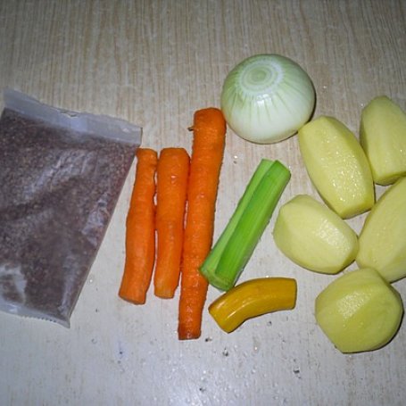 Krok 1 - Kasza gryczana z warzywami i sosem foto