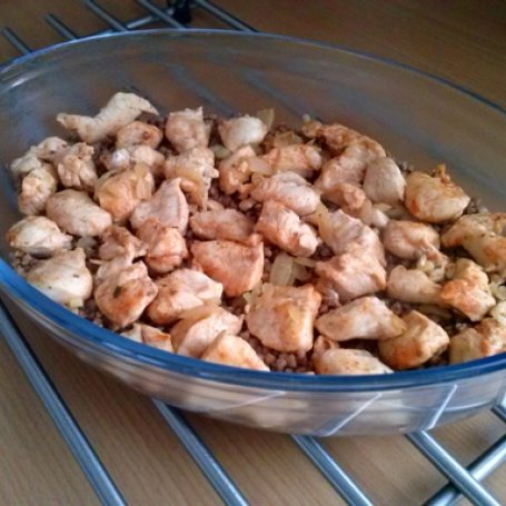 Krok 2 - Kasza gryczana zapiekana z kurczakiem i mozzarellą foto