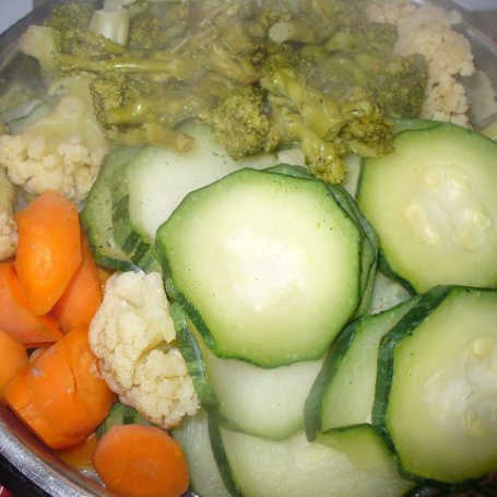 Krok 2 - Kasza jaglana z cukinią, brokułem i marchewką foto