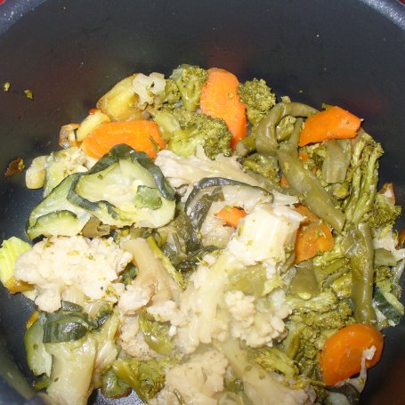 Krok 3 - Kasza jaglana z cukinią, brokułem i marchewką foto