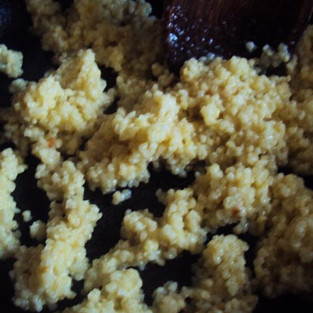 Krok 3 - Kasza jaglana z serem i kukurydzą  foto
