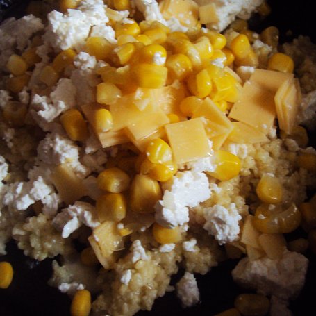 Krok 4 - Kasza jaglana z serem i kukurydzą  foto