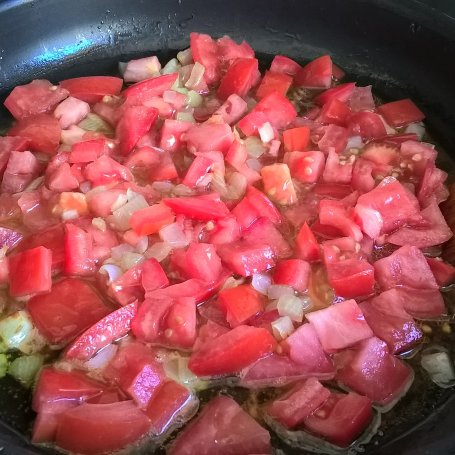 Krok 2 - Kasza jaglana z tuńczykiem i pomidorami foto