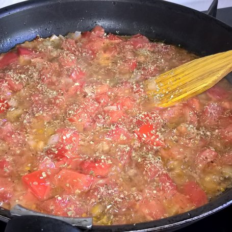 Krok 3 - Kasza jaglana z tuńczykiem i pomidorami foto