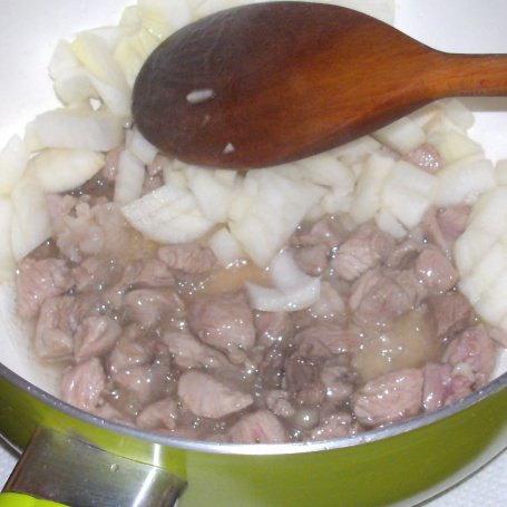 Krok 1 - kasza jęczmienna średnia z pieczarkami,indykiem w papryce żółtej... foto
