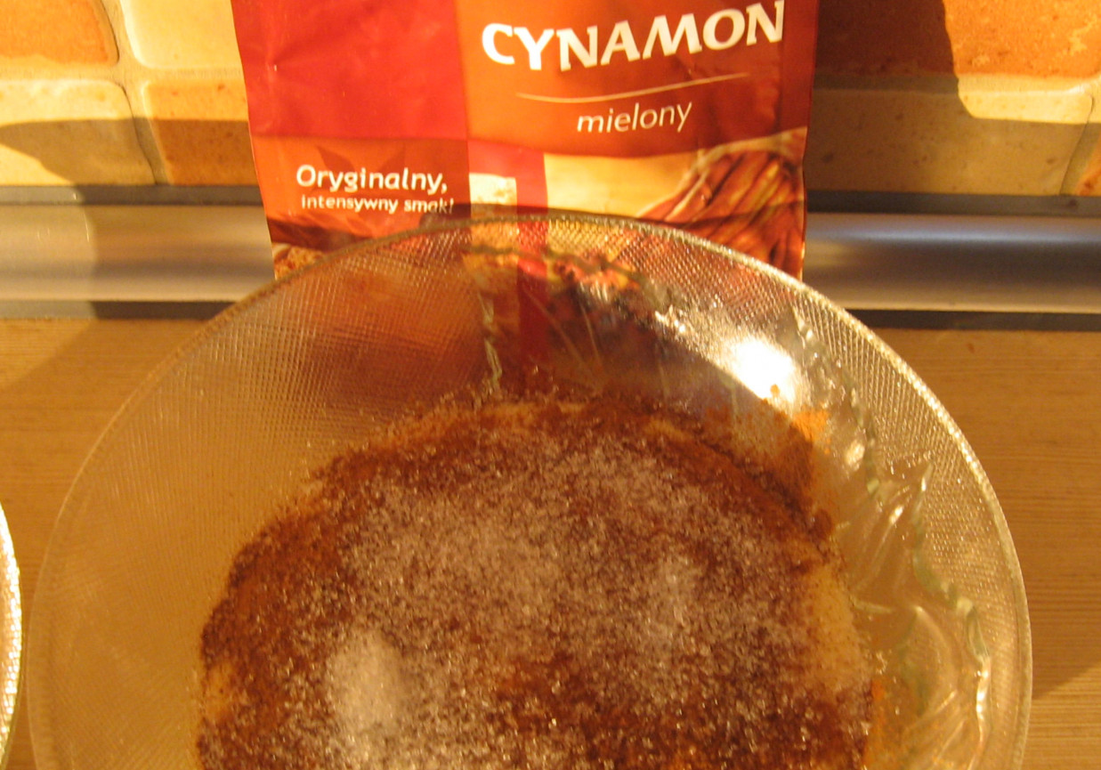 Kasza manna z cynamonem i sokiem jagodowym foto