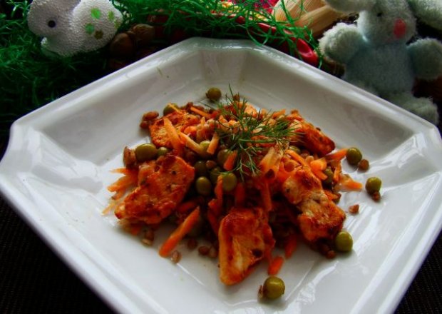 Fotografia przedstawiająca Kasza prażona z kurczakiem i warzywami