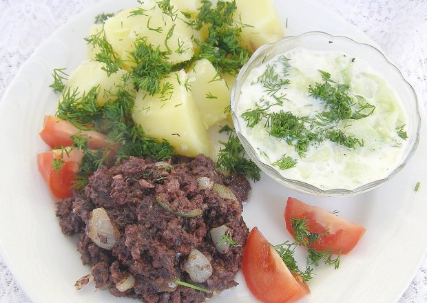 Fotografia przedstawiająca Kaszanka smażona z cebulą na obiad