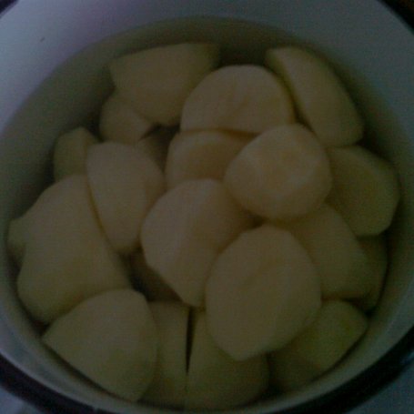 Krok 2 - Kaszanka z ziemniakami i surówką foto