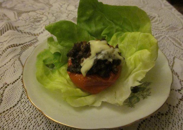 Fotografia przedstawiająca Kaszanka zapiekana w pomidorach