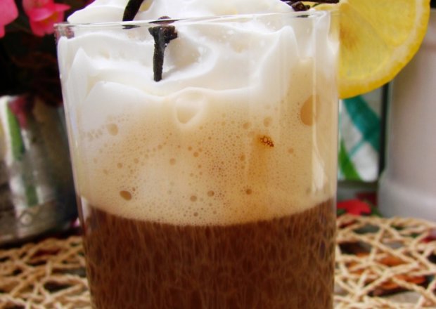 Fotografia przedstawiająca Kawa cytrynowo- goździkowa