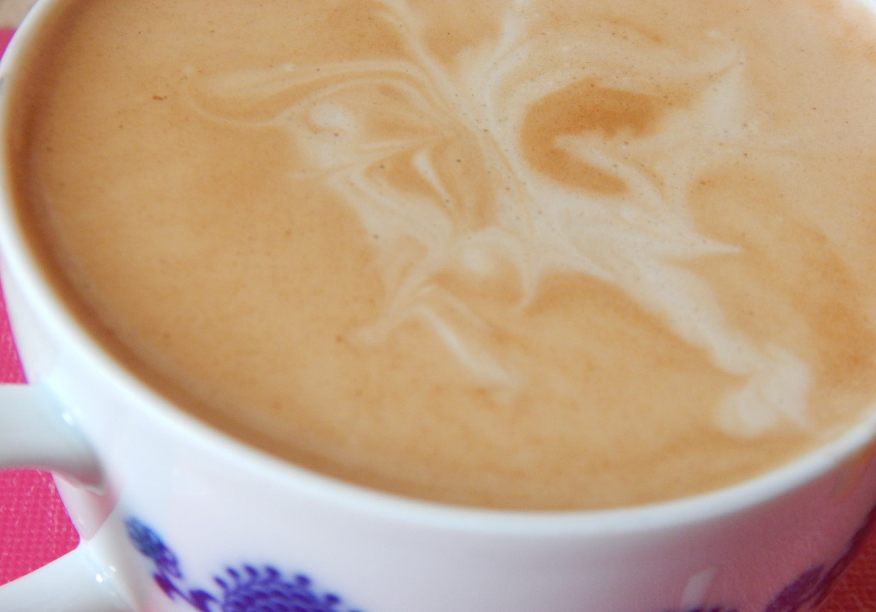 Kawa krówkowa z mlekiem kokosowym foto