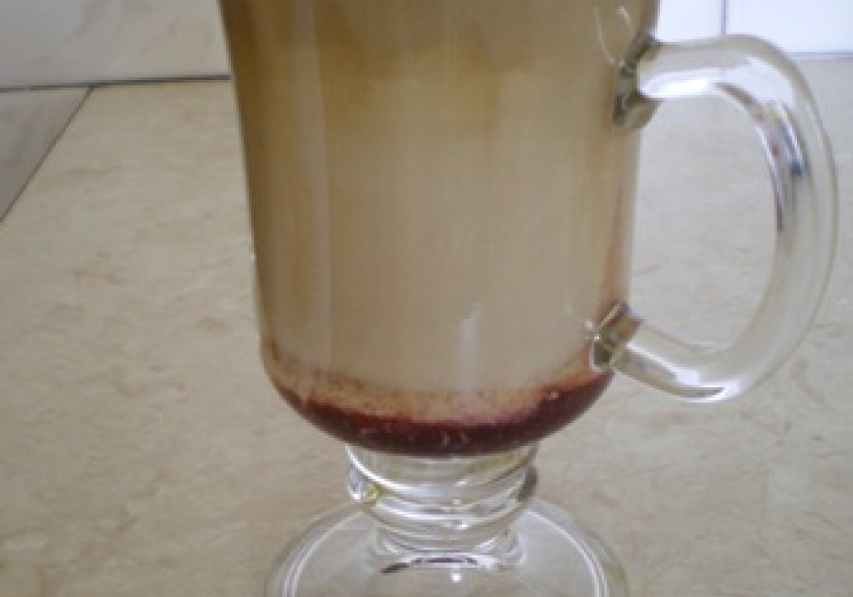 Kawa Latte z syropem malinowym foto