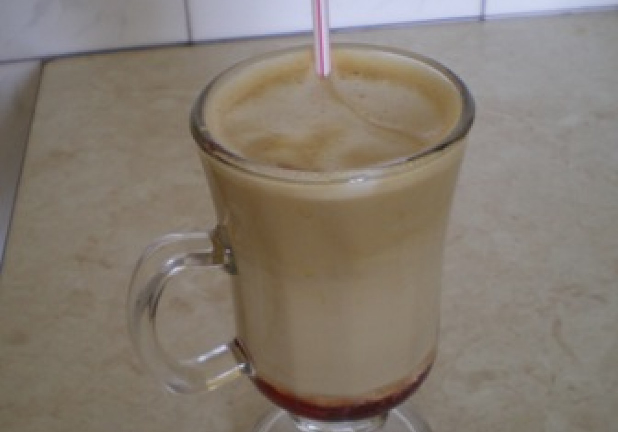 Kawa Latte z syropem malinowym foto