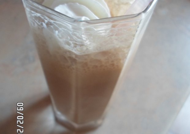Fotografia przedstawiająca Kawa mrożona z lodami