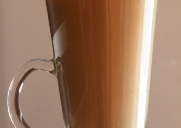 Fotografia przedstawiająca Kawa mrożona z mlekiem sojowym i wanilią