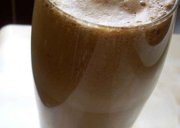 Fotografia przedstawiająca Kawa na zimno z dużą pianką