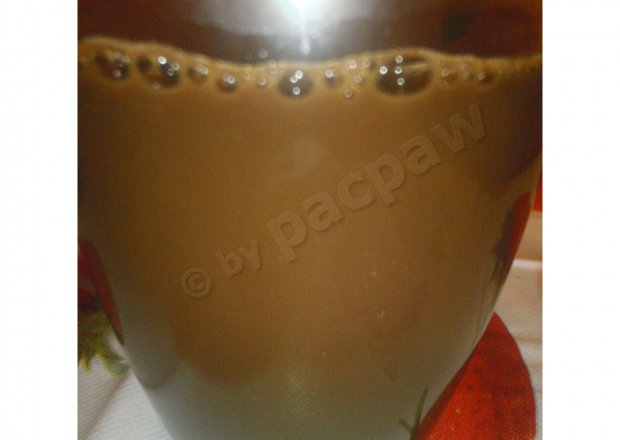 Fotografia przedstawiająca Kawa rozgrzewająca z miodem i rumem