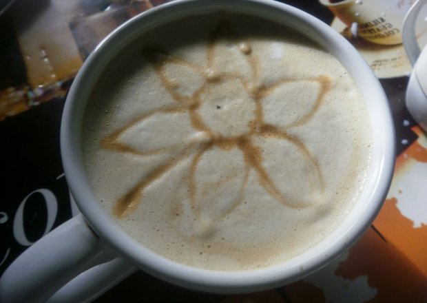 Fotografia przedstawiająca Kawa w kwiatki