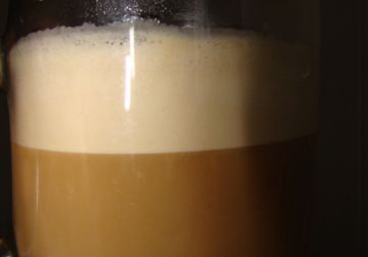 Kawa z ajerkoniakiem i bitą śmietaną foto