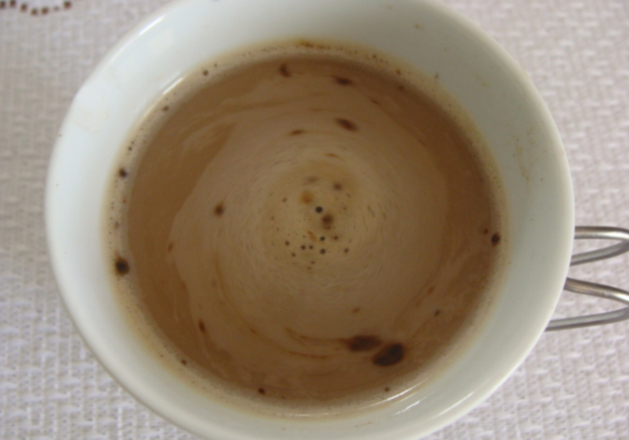Kawa z czekoladą i aromatycznym cynamonem foto