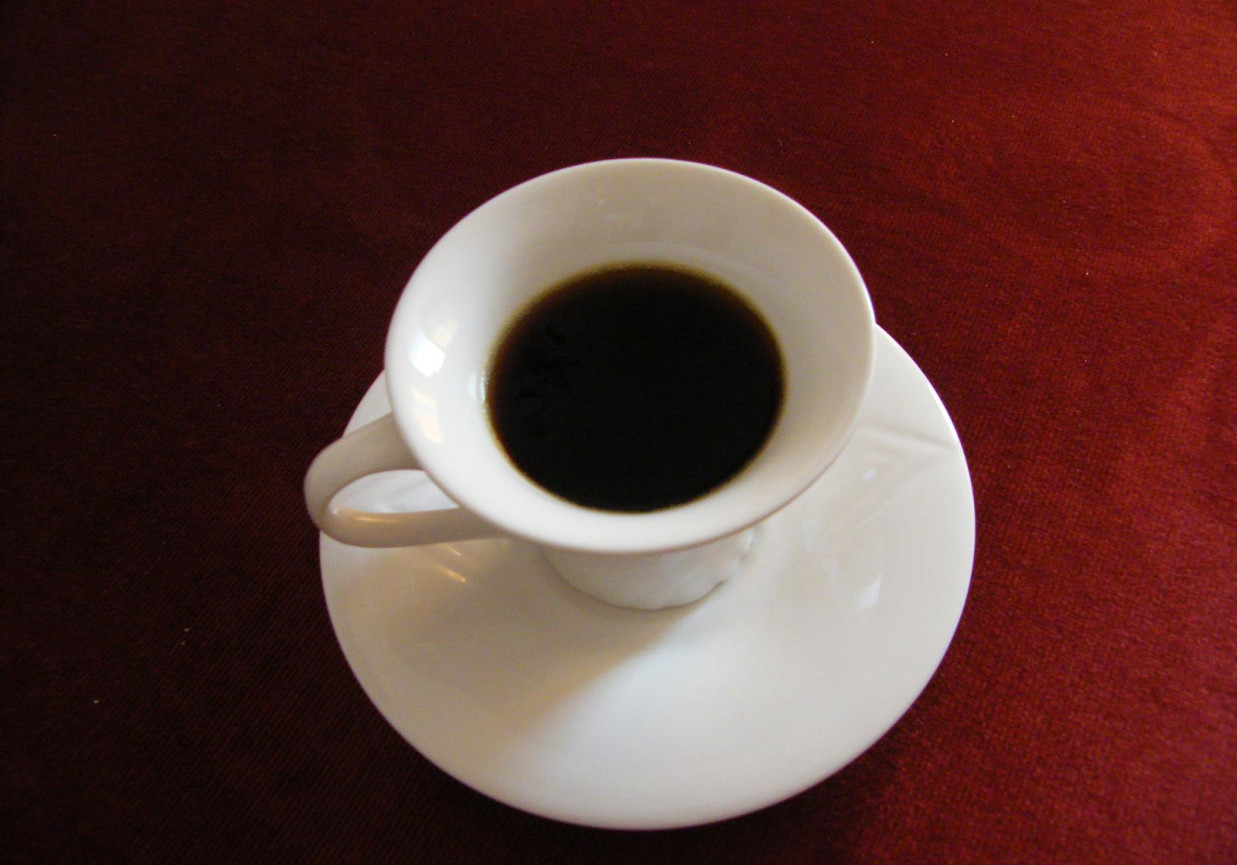 Kawa z goździkami i cynamonem foto