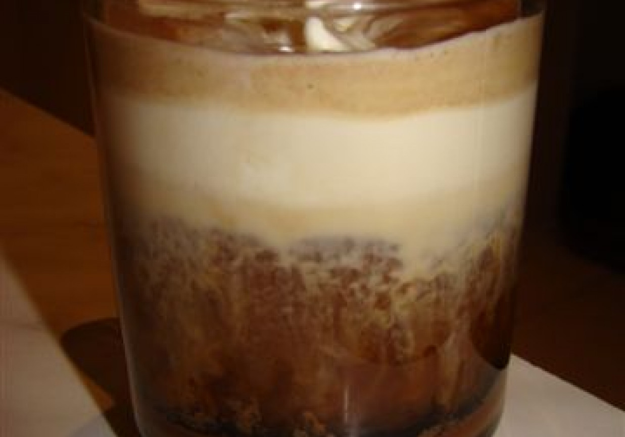 Kawa z lodami i bitą smietaną foto