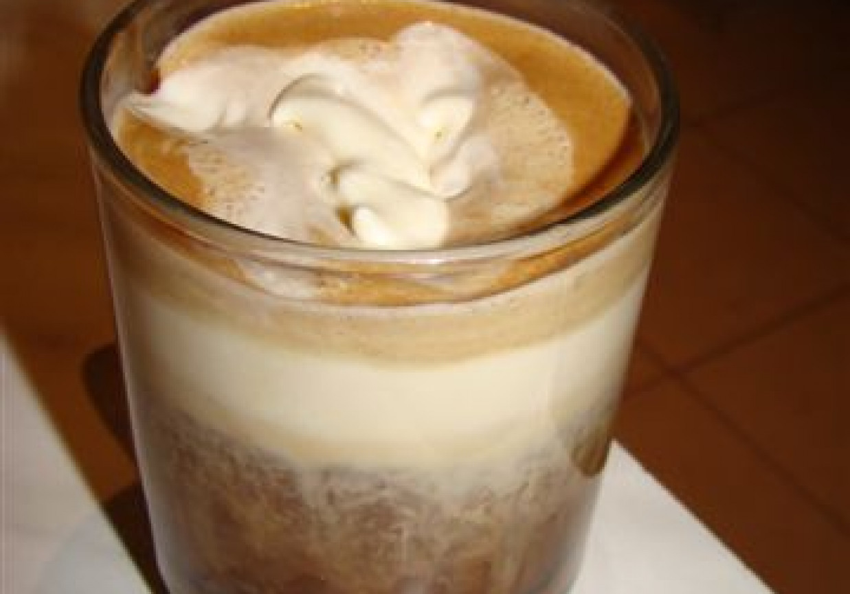 Kawa z lodami i bitą smietaną foto