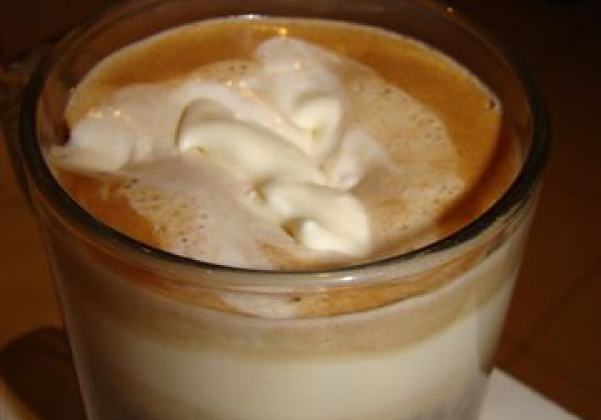 Kawa z lodami i bitą smietaną foto