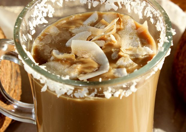 Fotografia przedstawiająca Kawa z mleczkiem kokosowym