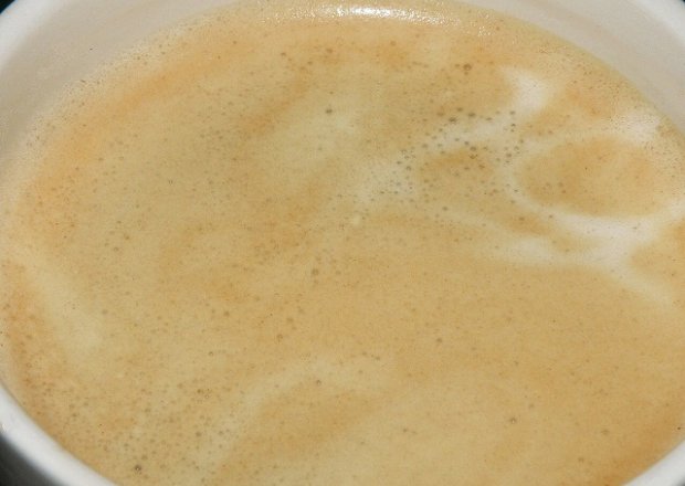 Fotografia przedstawiająca Kawa z waniliowym koglem-moglem