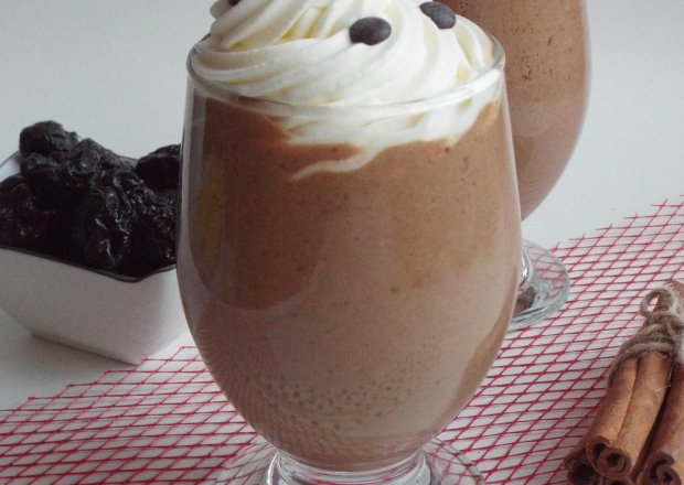 Fotografia przedstawiająca Kawa zbożowa "śliwka w czekoladzie" z cynamonem
