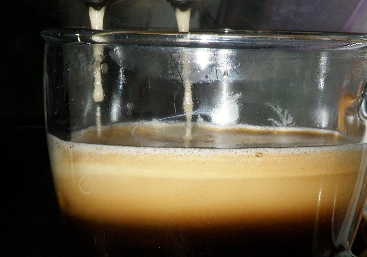 Kawa zimowa z ekspresu ciśnieniowego foto