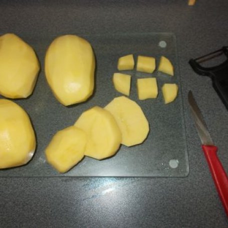 Krok 1 - Kawałeczki ziemniaka z piekarnika foto