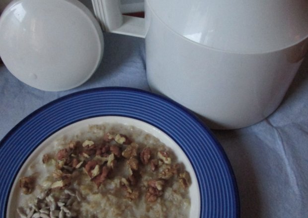 Fotografia przedstawiająca Kawalerska owsianka – porridge  (z kuchni amerykańskiej)