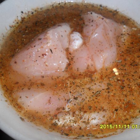 Krok 2 - Kawałki kurczaka podane z makaronem w sosie chrzanowym foto