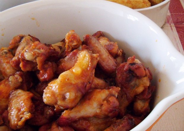 Fotografia przedstawiająca Kawałki kurczaka w miodzie i chilli