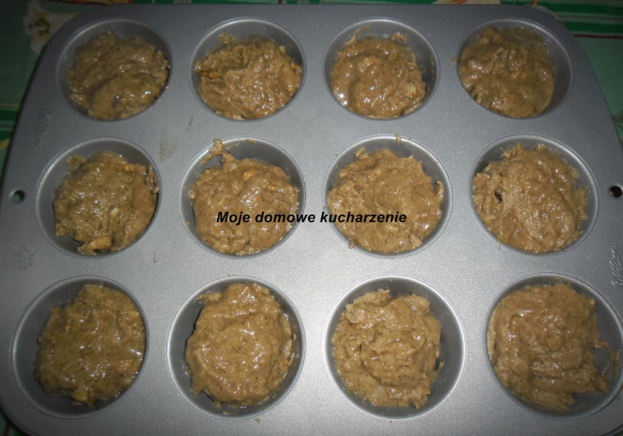 Kawowe muffinki z cynamonem i orzechami foto