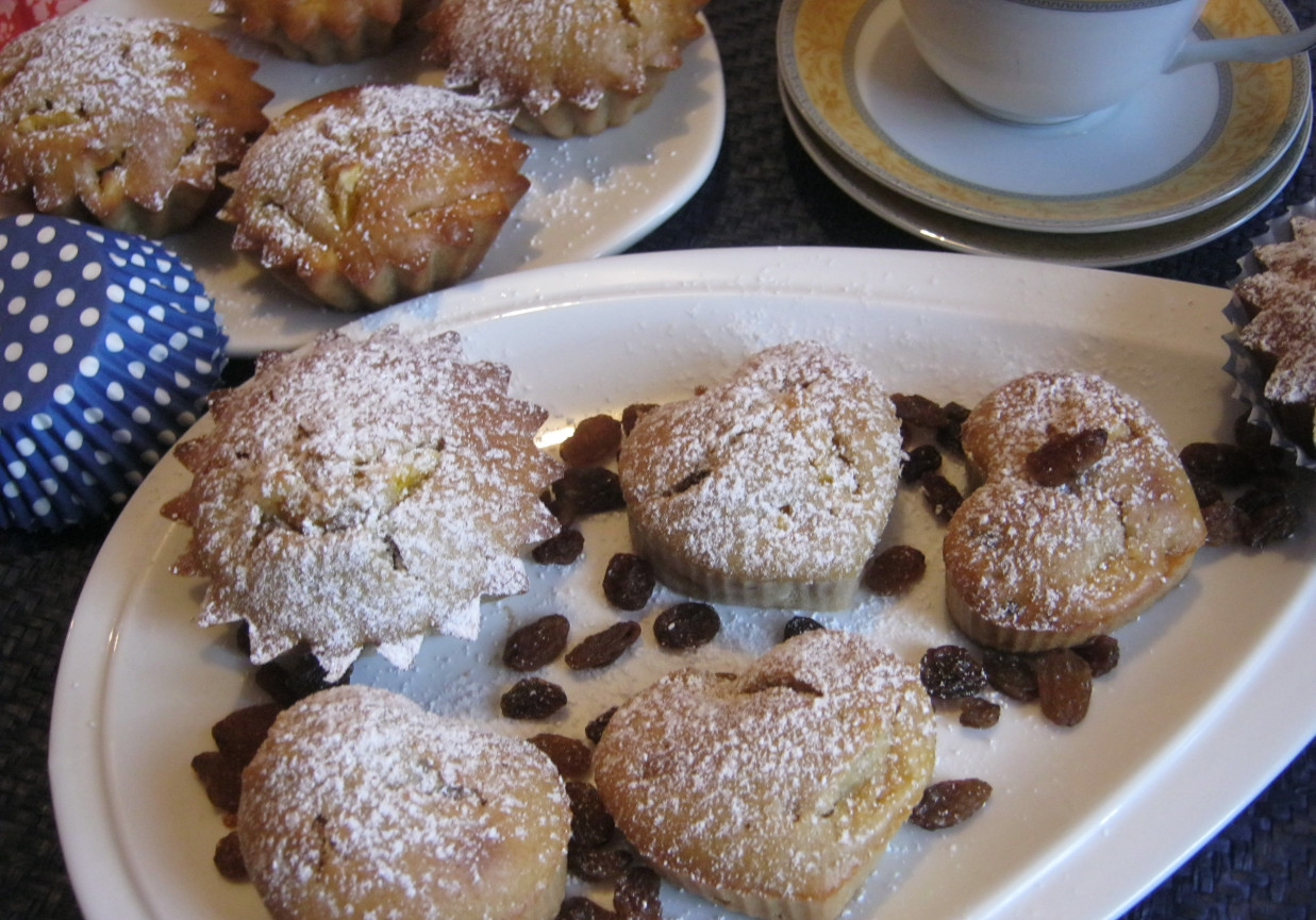 Kawowe muffinki z pomarańczą i rodzynkami foto