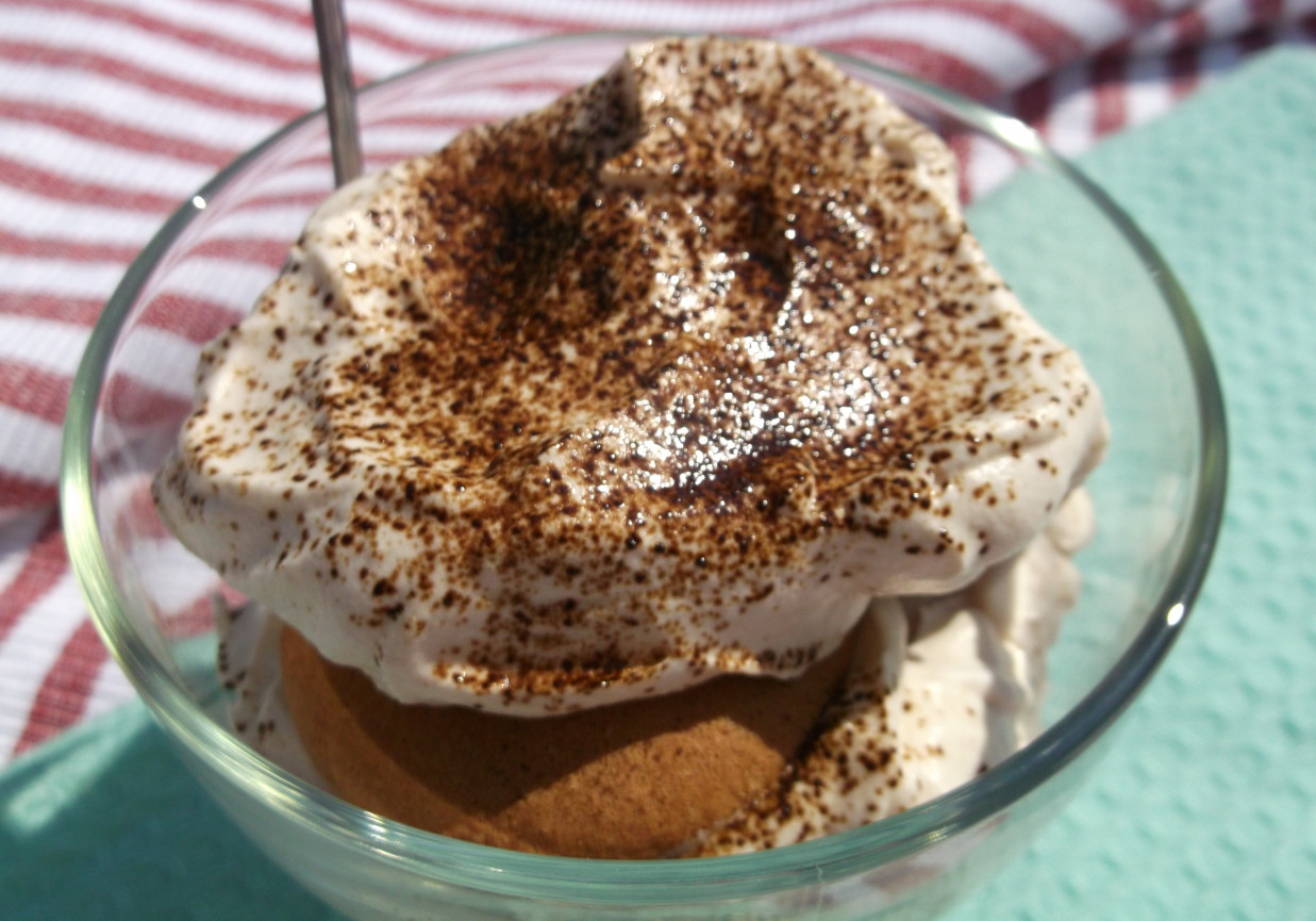 Kawowo-biszkoptowy deser. foto