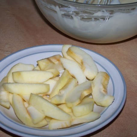 Krok 2 - Kefir w natarciu, czyli racuchy z jabłkami  :) foto