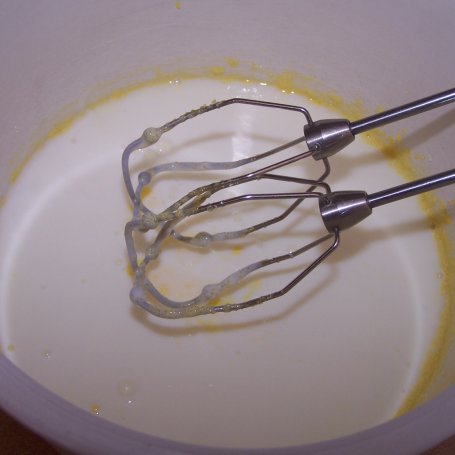 Krok 2 - Kefirowe smakołyki, czyli pulchne placuszki :) foto