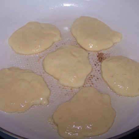 Krok 5 - Kefirowe smakołyki, czyli pulchne placuszki :) foto