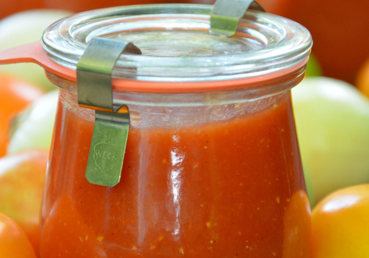 Ketchup z cukinii i pomidorów z chili foto