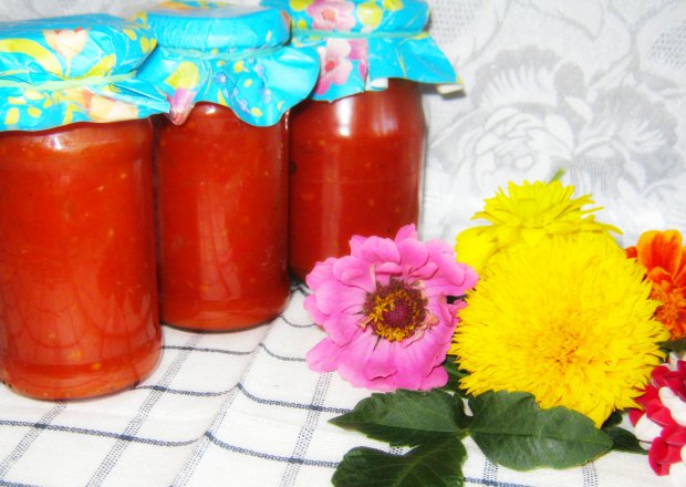 Fotografia przedstawiająca Ketchup z cukinii i pomidorów