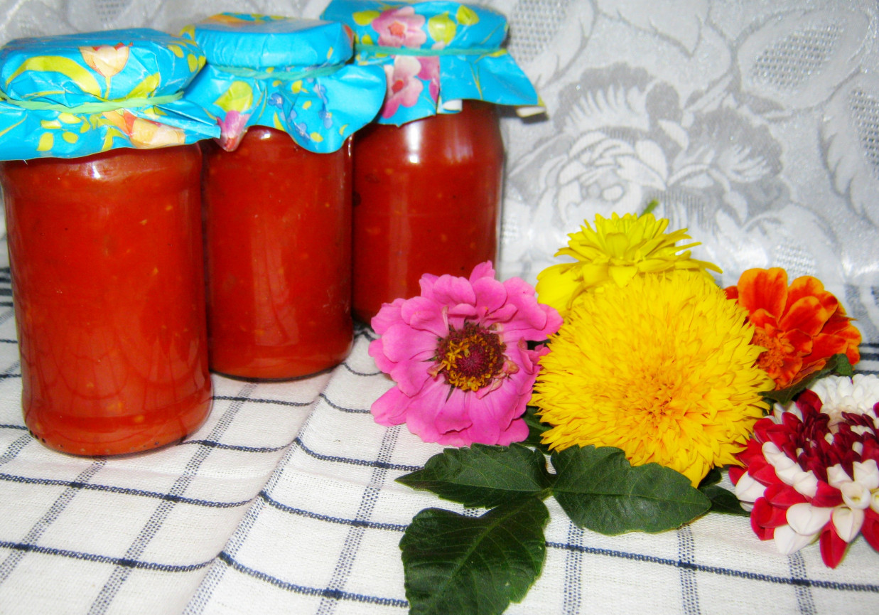Ketchup z cukinii i pomidorów foto