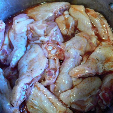 Krok 2 - Ketchupowo-miodowe grillowane skrzydełka foto