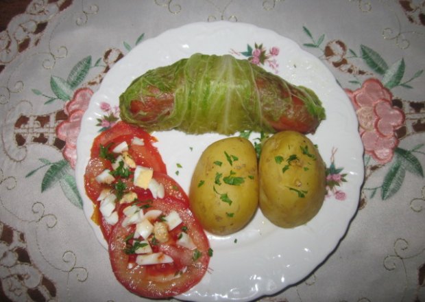 Fotografia przedstawiająca Kiełbasa góralska z młodymi ziemniakami
