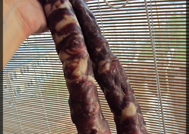 Fotografia przedstawiająca Kiełbasa palcówka suszona dojrzewająca - bez wędzenia
