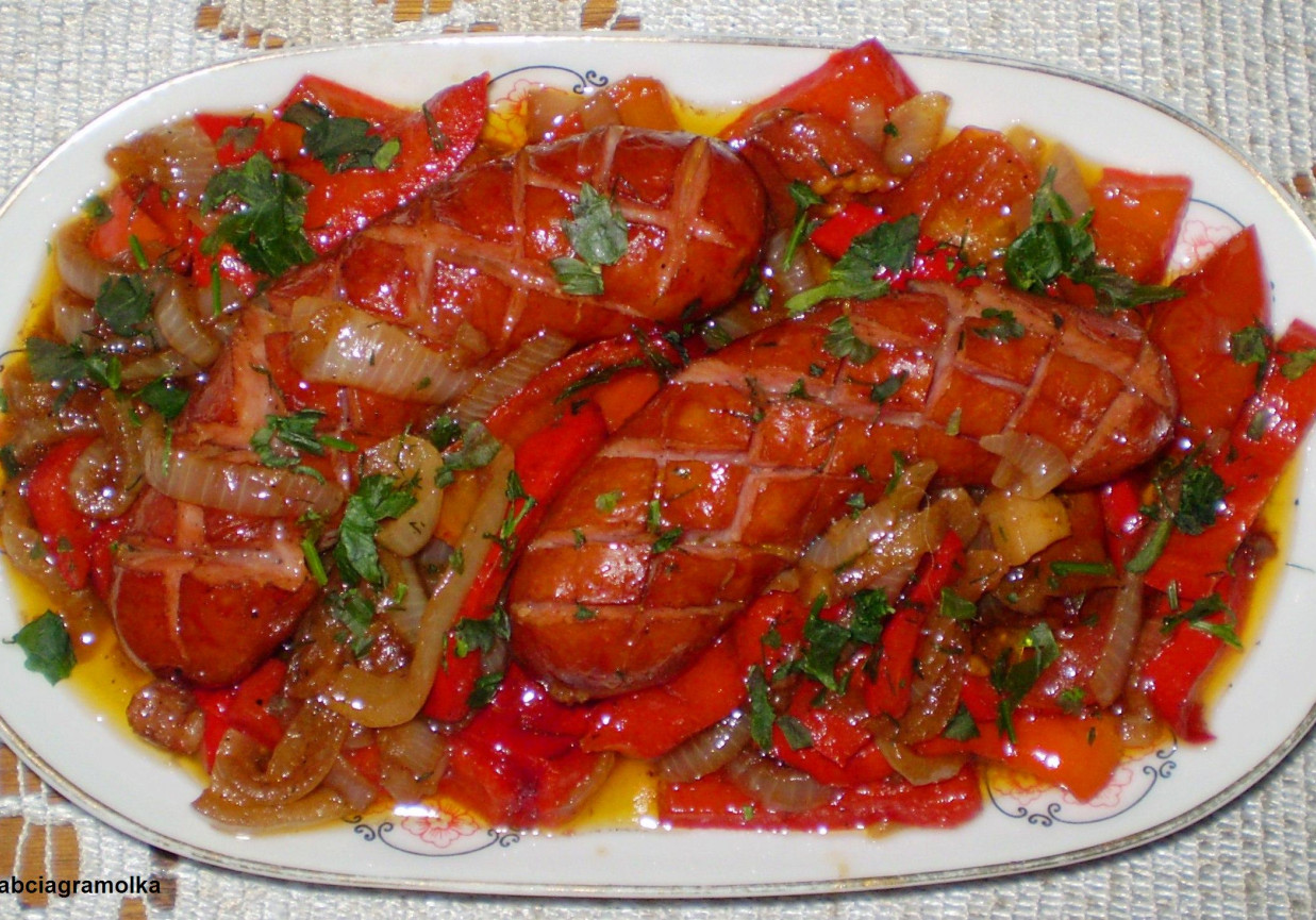 Kiełbasa podsmażana – duszona w cebuli z papryką : foto